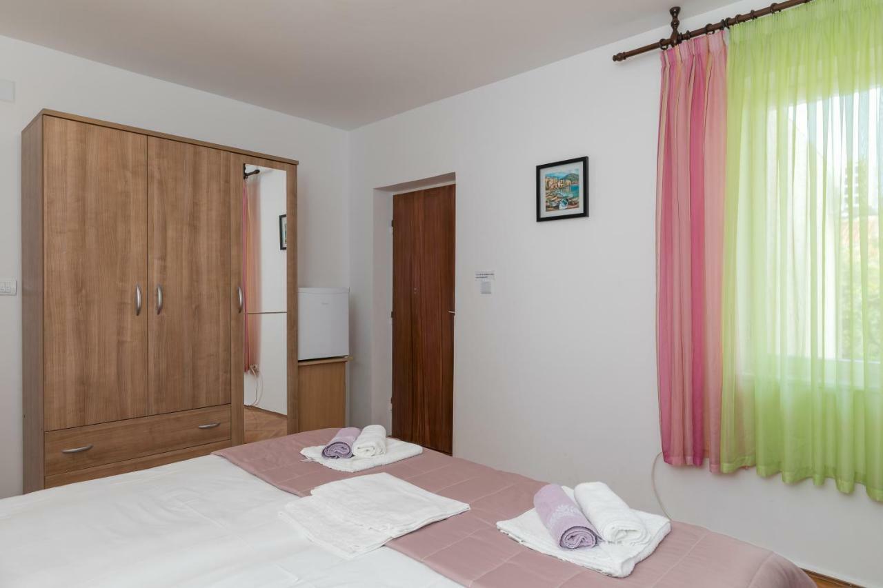 Mini Apartment Petra - Rooms Purple & Green With Kitchen And Garden Ντουμπρόβνικ Εξωτερικό φωτογραφία