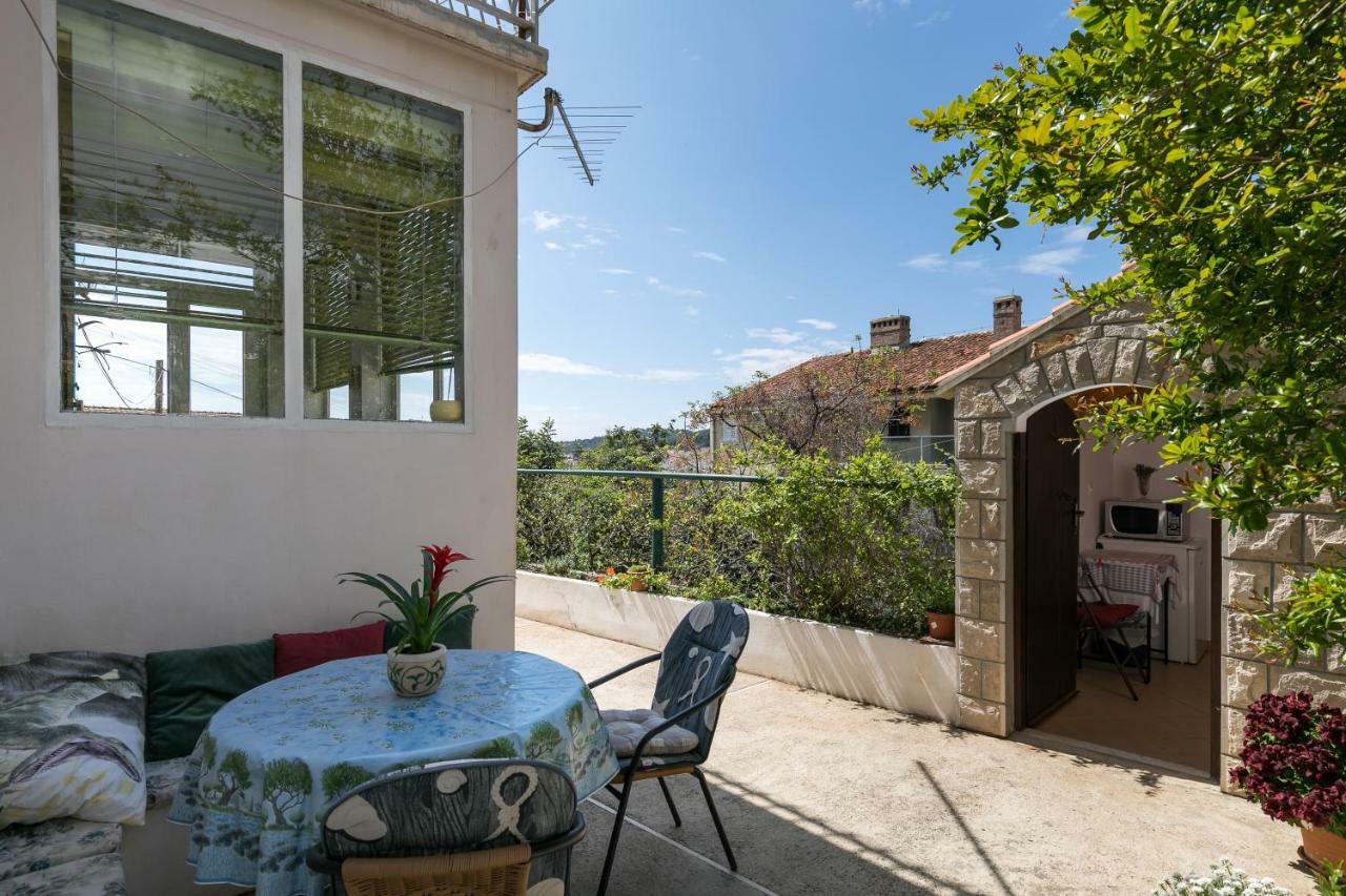 Mini Apartment Petra - Rooms Purple & Green With Kitchen And Garden Ντουμπρόβνικ Εξωτερικό φωτογραφία