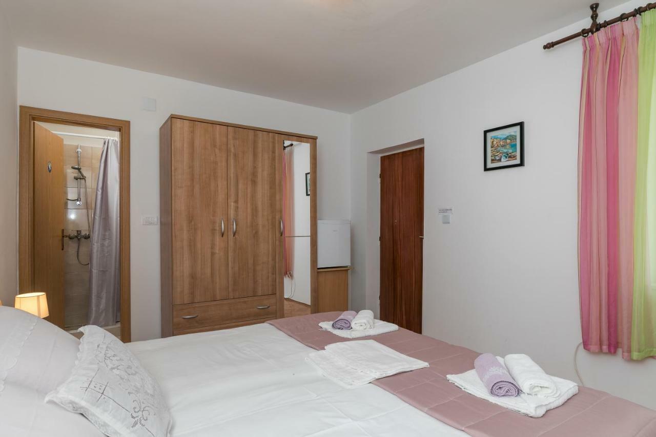 Mini Apartment Petra - Rooms Purple & Green With Kitchen And Garden Ντουμπρόβνικ Εξωτερικό φωτογραφία