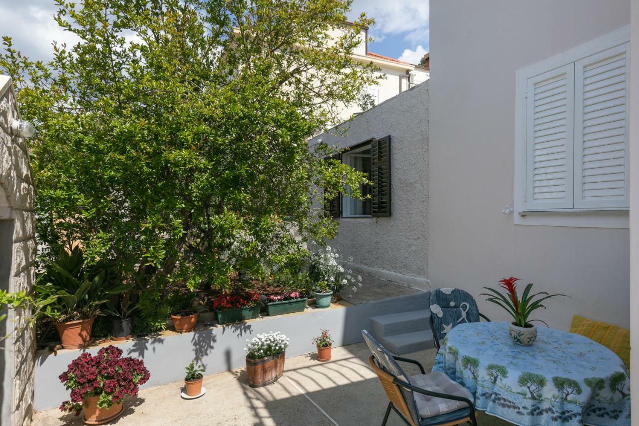 Mini Apartment Petra - Rooms Purple & Green With Kitchen And Garden Ντουμπρόβνικ Εξωτερικό φωτογραφία