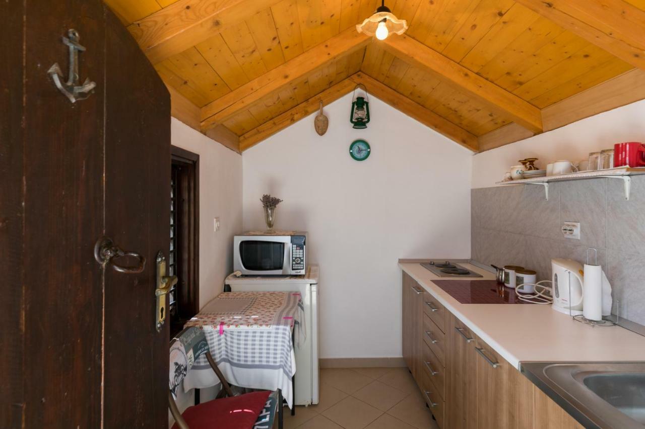 Mini Apartment Petra - Rooms Purple & Green With Kitchen And Garden Ντουμπρόβνικ Εξωτερικό φωτογραφία