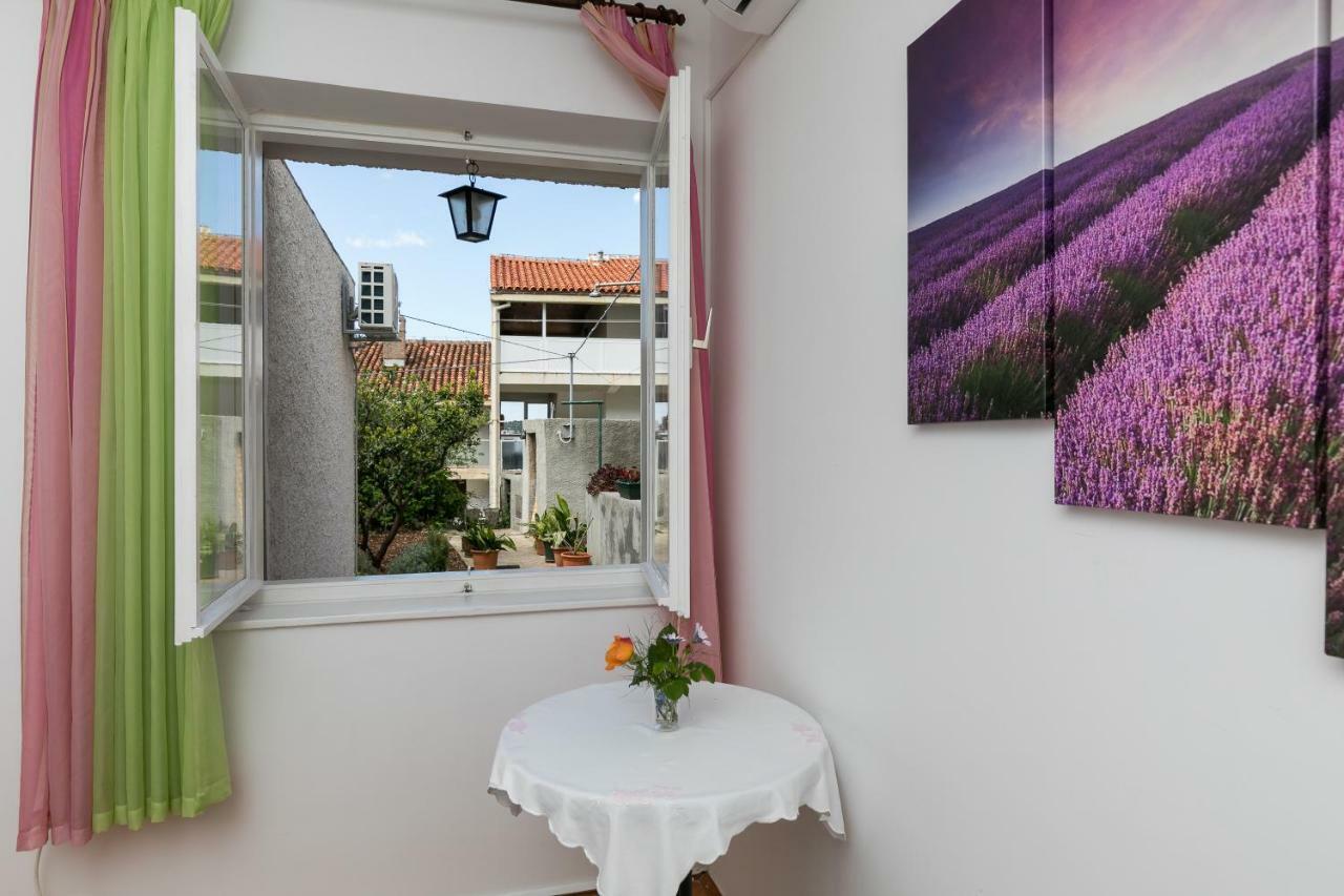 Mini Apartment Petra - Rooms Purple & Green With Kitchen And Garden Ντουμπρόβνικ Εξωτερικό φωτογραφία